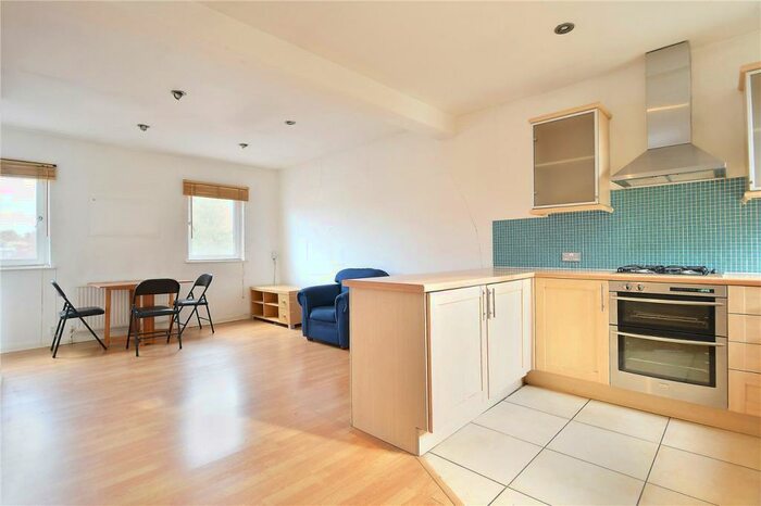 1 Bedroom Apartment To Rent In North Cross Road, East Dulwich, London, SE22