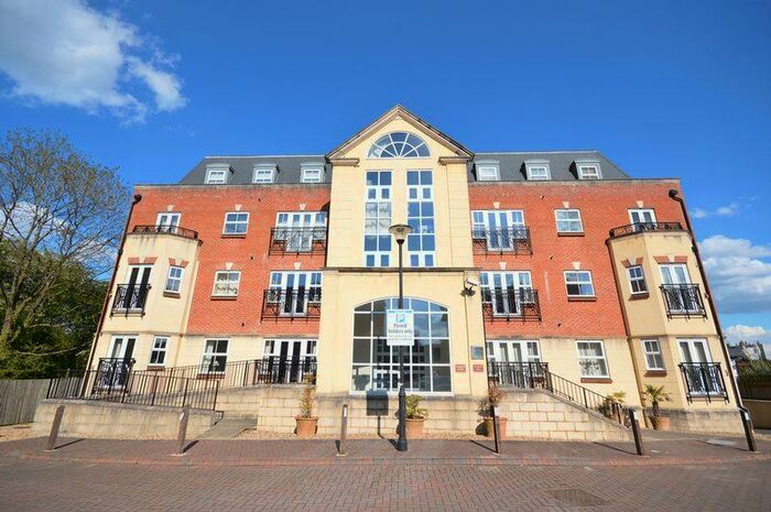 2 Bedroom Flat To Rent In Post Office Lane, Beaconsfield, HP9