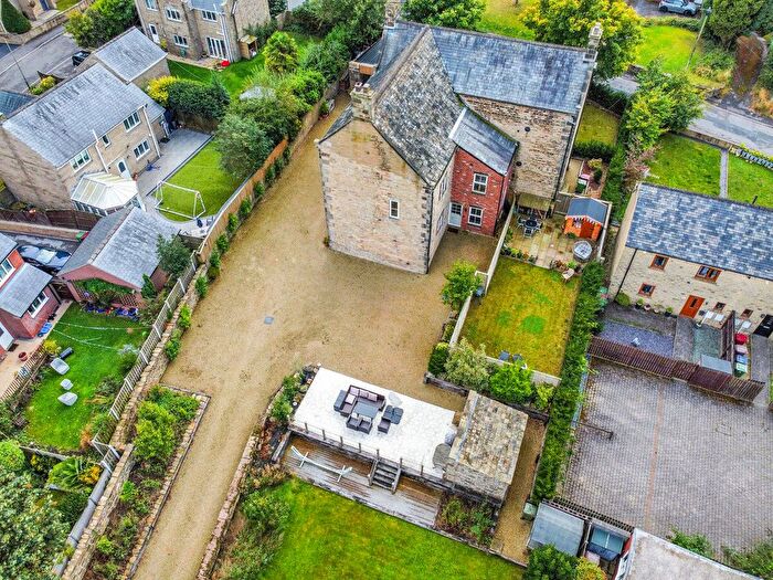 4 Bedroom Semi-Detached House For Sale In Bright Street, North Wingfield, S42