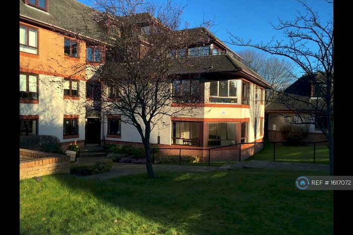 3 Bedroom Flat To Rent In Cameron Court, Edinburgh, EH16