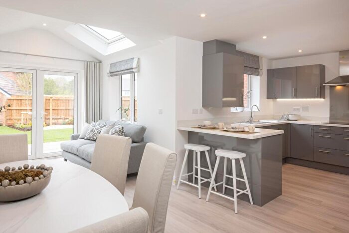 3 Bedroom End Of Terrace House For Sale In Goshawk Road, Off Old Shoreham Road, Lancing, BN15