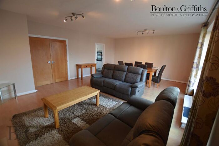 3 Bedroom Flat To Rent In Adventurers Quay, Cardiff, CF10