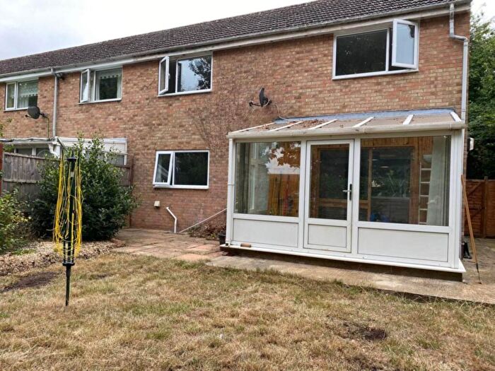 3 Bedroom Semi-Detached House To Rent In Campion Close, Carterton, OX18