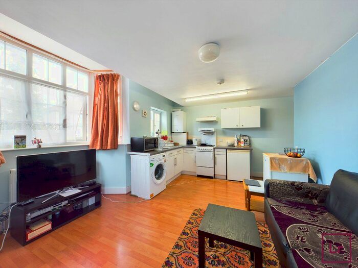 2 Bedroom Maisonette To Rent In Halsbury Road East, Northolt, Middlesex, UB5