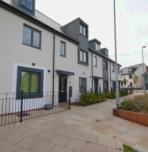 4 Bedroom Town House To Rent In Birchfield Way, Telford TF3