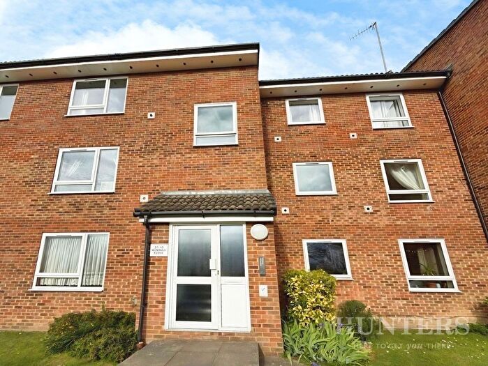 2 Bedroom Flat To Rent In Montana Close, South Croydon, CR2
