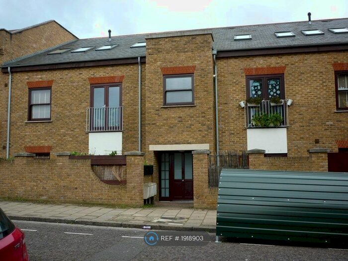 3 Bedroom Maisonette To Rent In Chelmer Road, London, E9
