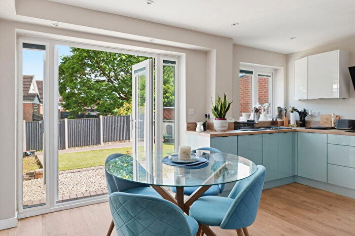 3 Bedroom Detached House For Sale In Pingle Crescent, Nottingham, Nottinghamshire, NG5