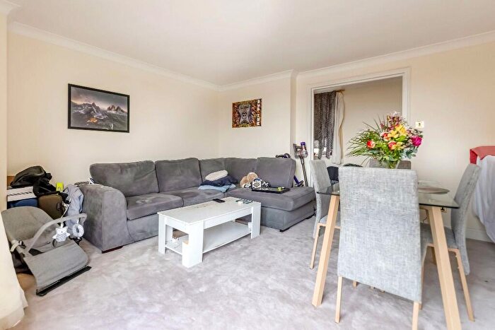 1 Bedroom Apartment To Rent In Cumberland Mills Square, London, E14