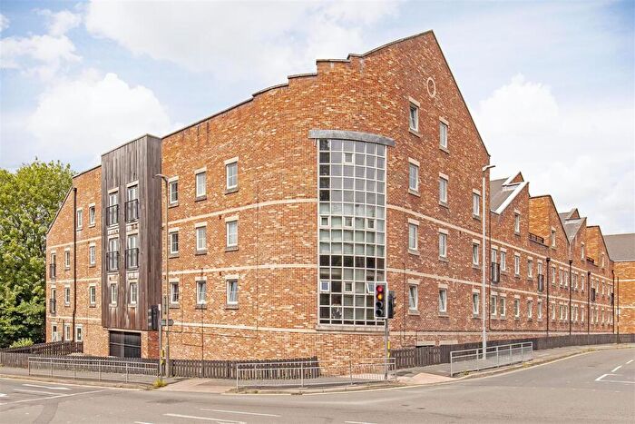 2 Bedroom Apartment To Rent In Piccadilly Heights, Wain Avenue, Chesterfield, S41
