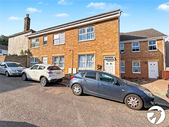 2 Bedroom Flat To Rent In Roach Street, Rochester, ME2