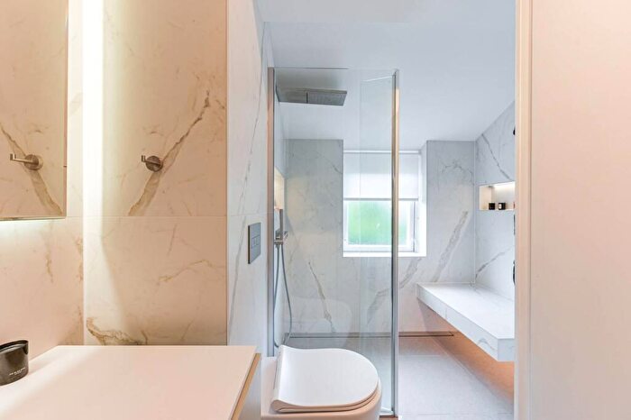 1 Bedroom Flat For Sale In Redcliffe Road, Chelsea, London, SW10