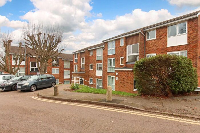 2 Bedroom Flat For Sale In Elstree Road, Hemel Hempstead, HP2