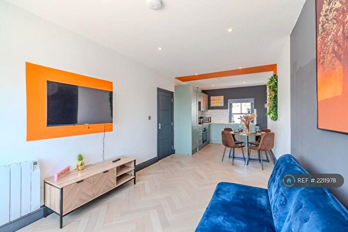 3 Bedroom Flat To Rent In Western Road, Brighton, BN1