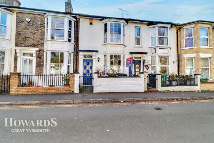 3 Bedroom Terraced House For Sale In Bath Hill Terrace, Great Yarmouth, NR30