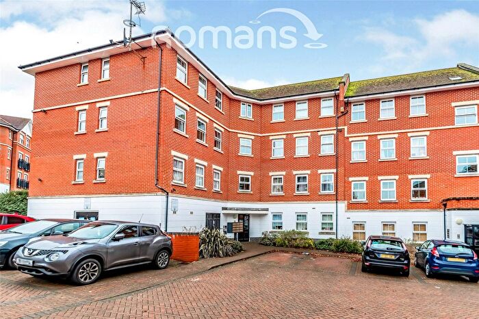 2 Bedroom Flat For Sale In Bell Chase, Aldershot, Hampshire, GU11