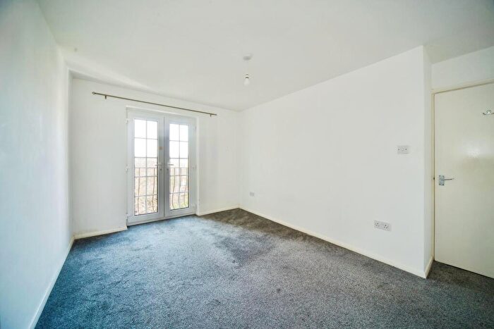 2 Bedroom Flat For Sale In Crofton Way, Enfield, EN2