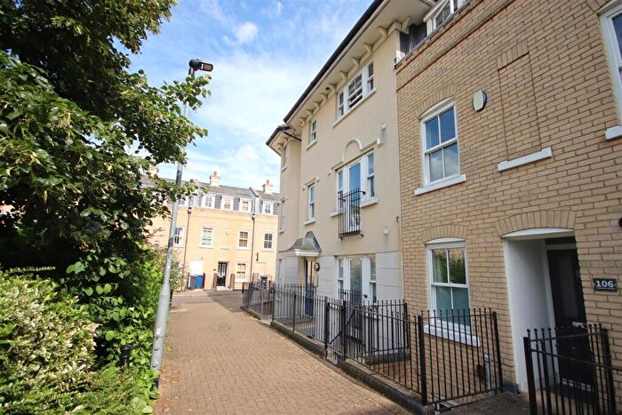 3 Bedroom Flat To Rent In St. Matthews Gardens, Cambridge, CB1