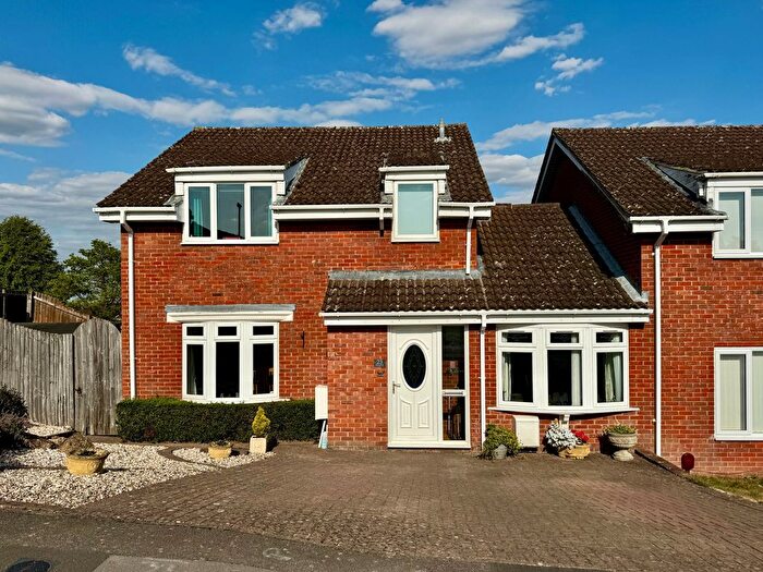 4 Bedroom Semi-Detached House For Sale In Priory Green, Highworth, SN6