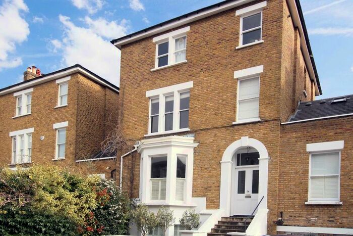 3 Bedroom Flat To Rent In Montague Road, Richmond, TW10