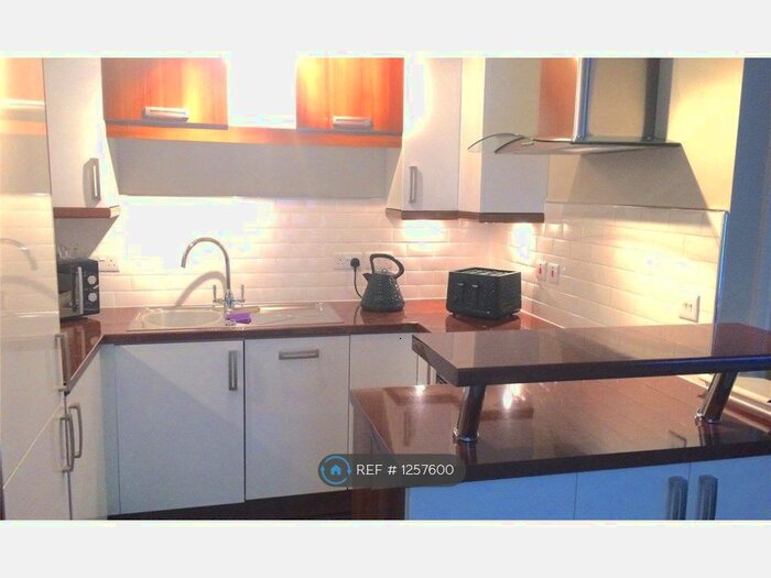 2 Bedroom Flat To Rent In The Waterfront, Knottingley WF11