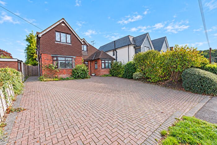4 Bedroom Detached House For Sale In Pinewood Avenue, Crowthorne, Berkshire, RG45