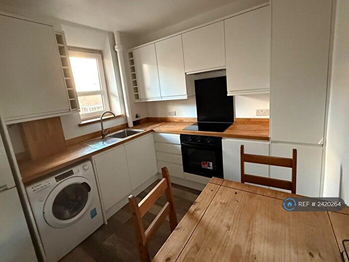3 Bedroom Flat To Rent In Brigstock House, London, SE5