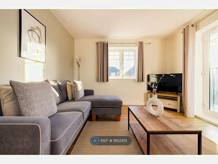 2 Bedroom Flat To Rent In Nursery View House, Morden, SM4