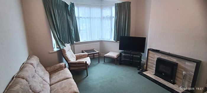4 Bedroom End Of Terrace House To Rent In Roy Gardens, Ilford, IG2