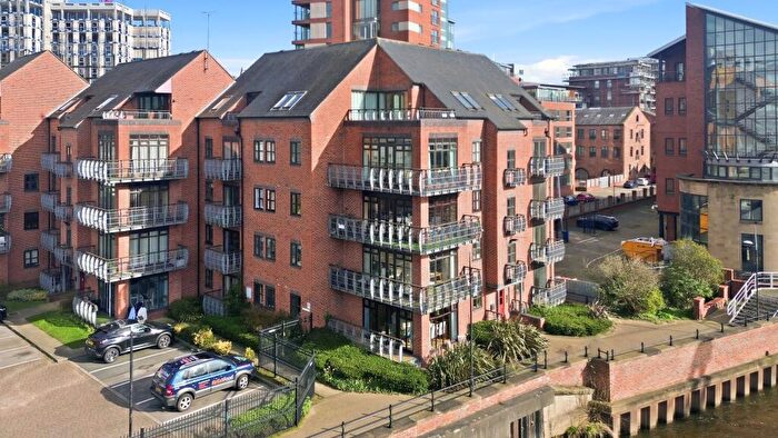 2 Bedroom Flat For Sale In Turlow Court, Leeds, LS9