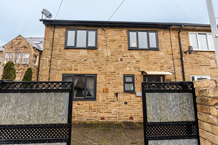 7 Bedroom Semi-Detached House For Sale In Birch Lane, Bradford, BD5