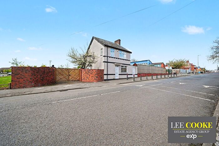 3 Bedroom Detached House For Sale In Dangerfield Lane, Wednesbury, WS10