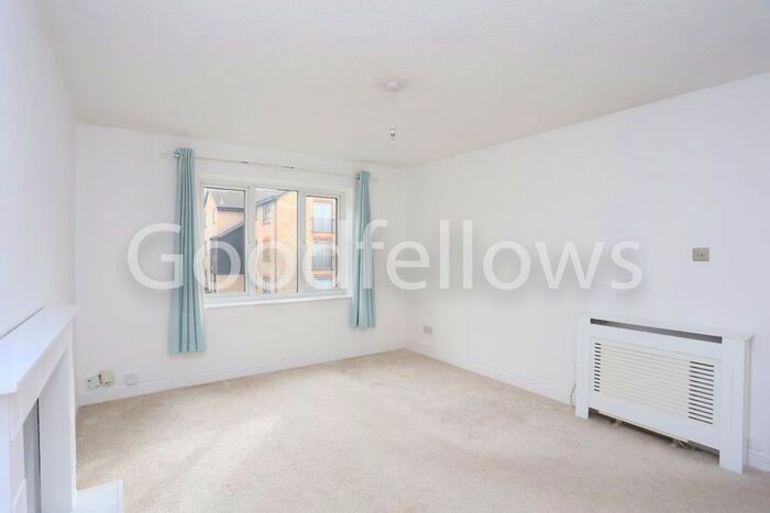 1 Bedroom Flat To Rent In Firs Close, Mitcham, CR4