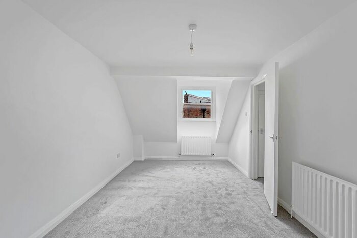 3 Bedroom Flat To Rent In Clarence House, Hackney, E5