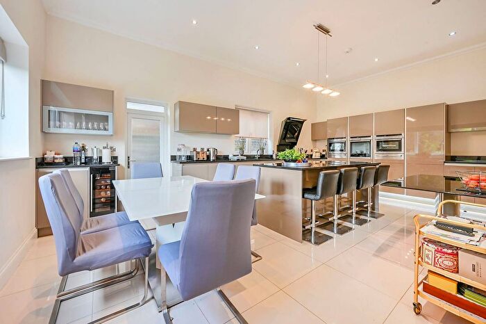 8 Bedroom Property To Rent In Hamilton Road, Ealing, London, W5