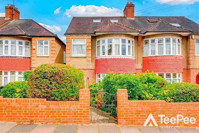 2 Bedroom Flat To Rent In Oakwood Avenue, London, N14