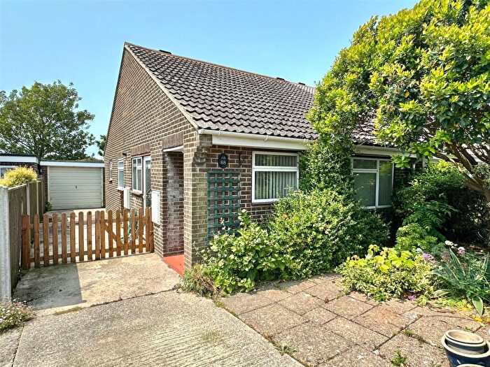 2 Bedroom Bungalow For Sale In Swallow Drive, Milford On Sea, Lymington, Hampshire, SO41