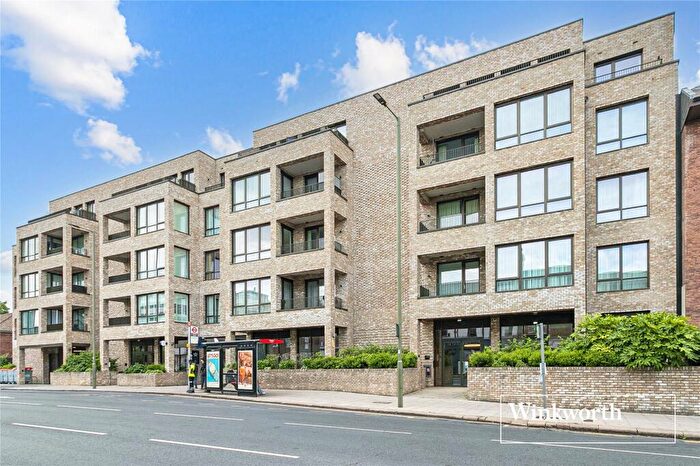 2 Bedroom Apartment For Sale In Oakleigh Road North, London, N20