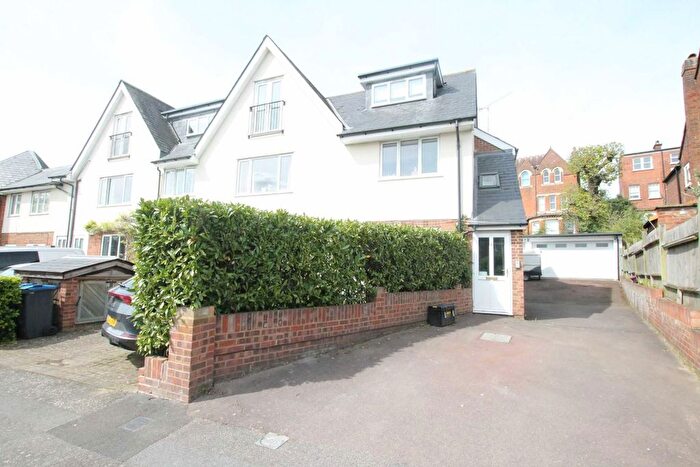 2 Bedroom Flat To Rent In Orchard Lane, London, SW20