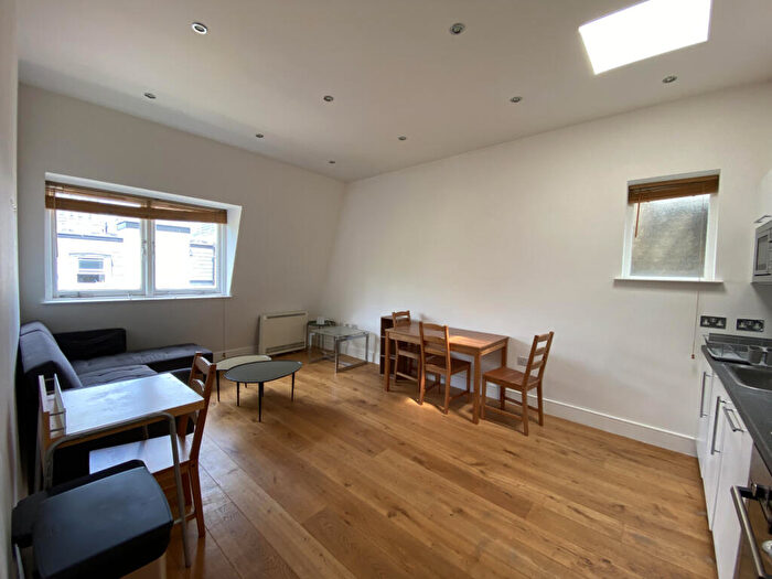 2 Bedroom Apartment To Rent In Kingsland Passage, Dalston, E8