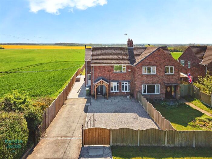 4 Bedroom Semi Detached House For Sale In Vernon Close, Retford, DN22