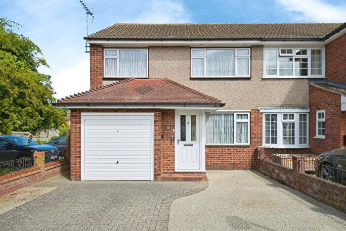 3 Bedroom Semi Detached House For Sale In Caxton Road, Hoddesdon, EN11