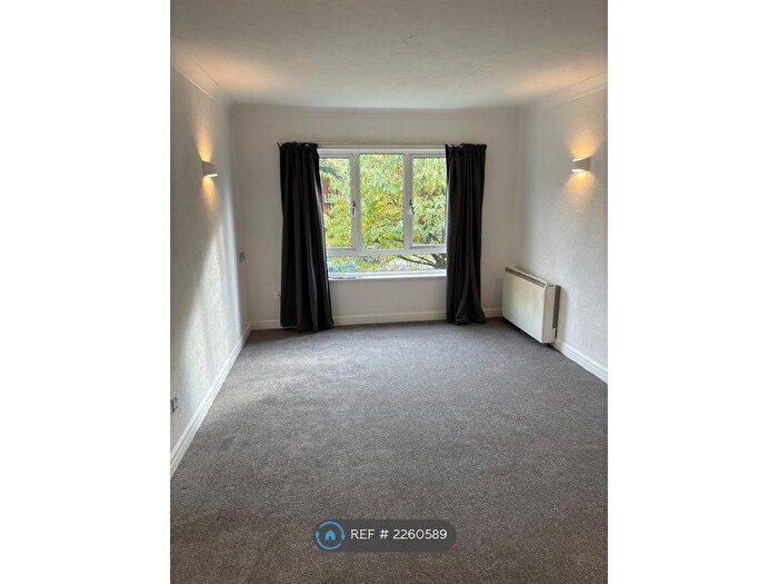 1 Bedroom Flat To Rent In The Hawthorns, Manchester, M32