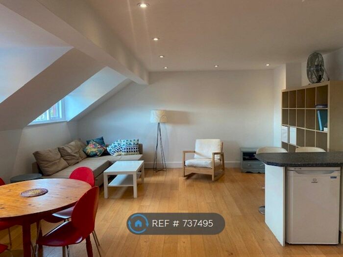 1 Bedroom Flat To Rent In Nightingale House, London, SW9