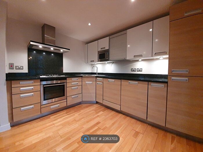 2 Bedroom Flat To Rent In Blue Building, London, SE10