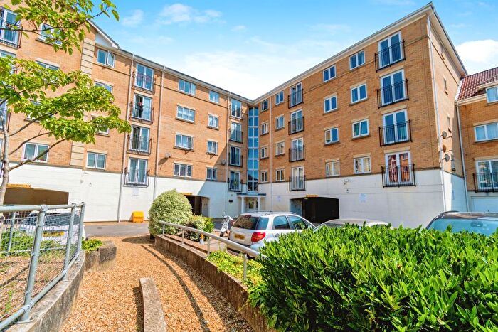 2 Bedroom Flat To Rent In The Dell, Southampton, SO15