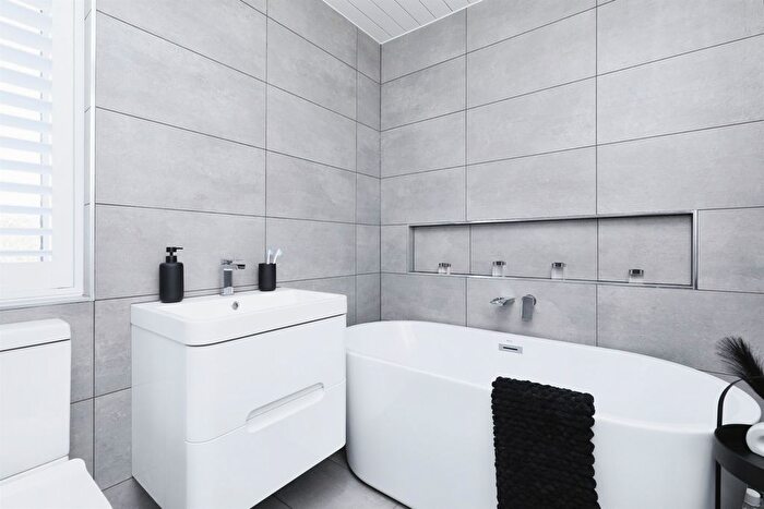 3 Bedroom Detached House For Sale In Oxclose Park Rise, Halfway, Sheffield, S20