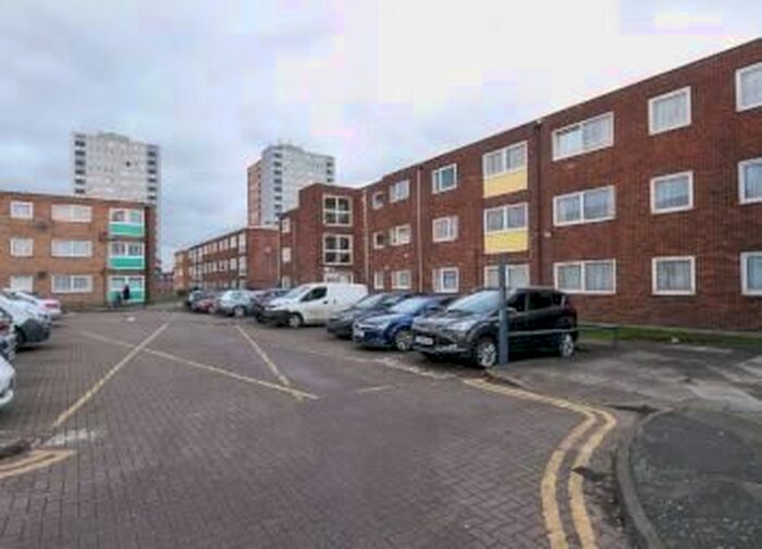 3 Bedroom Flat To Rent In Cowbridge Lane, Barking, IG11