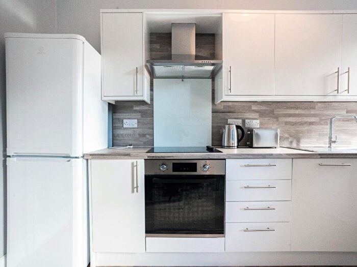 3 Bedroom Flat To Rent In Parsons Green Terrace, Edinburgh, EH8