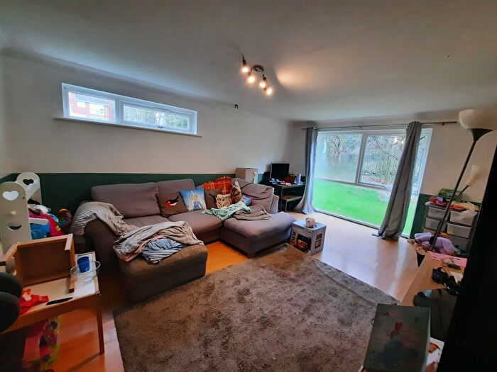 2 Bedroom Flat To Rent In Josephine Ct, Southcote Rd, Reading, RG30